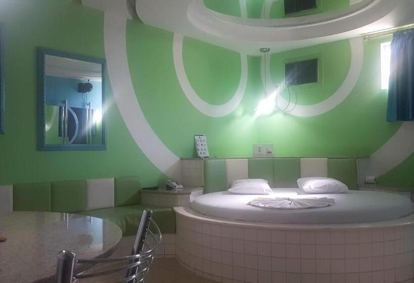 스탠다드 스튜디오, L'acqua Motel Express