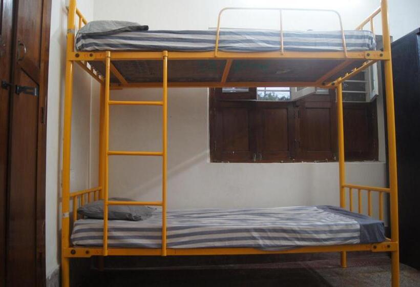 מיטה בחדר משותף, Cornerbunker