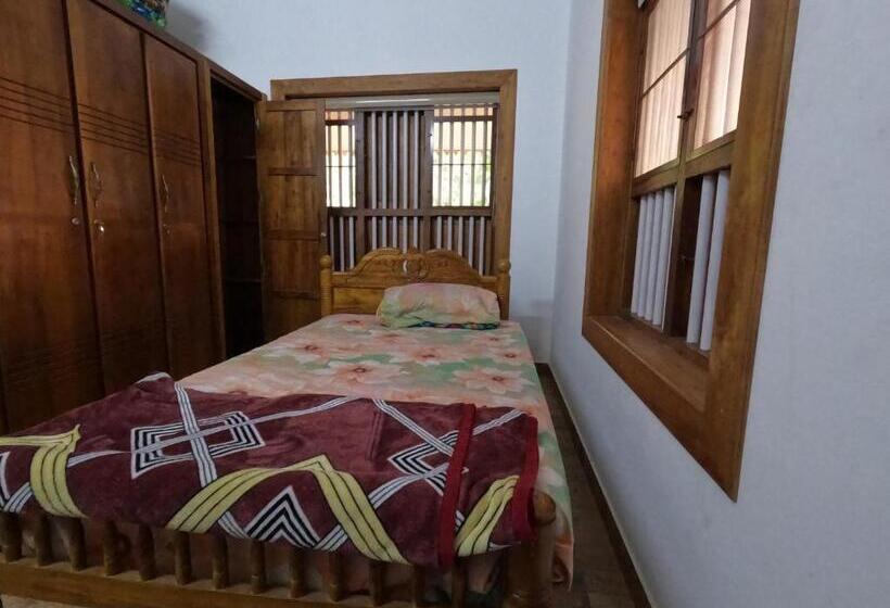 이코노미 룸, Poonthanam Homestay