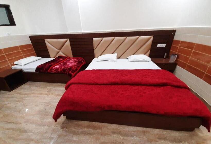 Трехместный Номер Deluxe, Abrol Residency