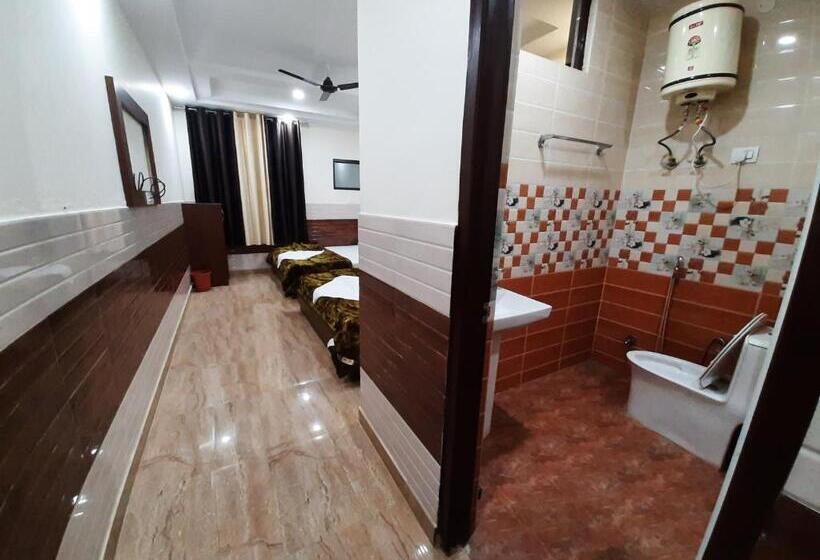 Четырехместный Номер Deluxe, Abrol Residency