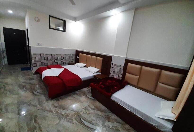 Трехместный Номер Deluxe, Abrol Residency