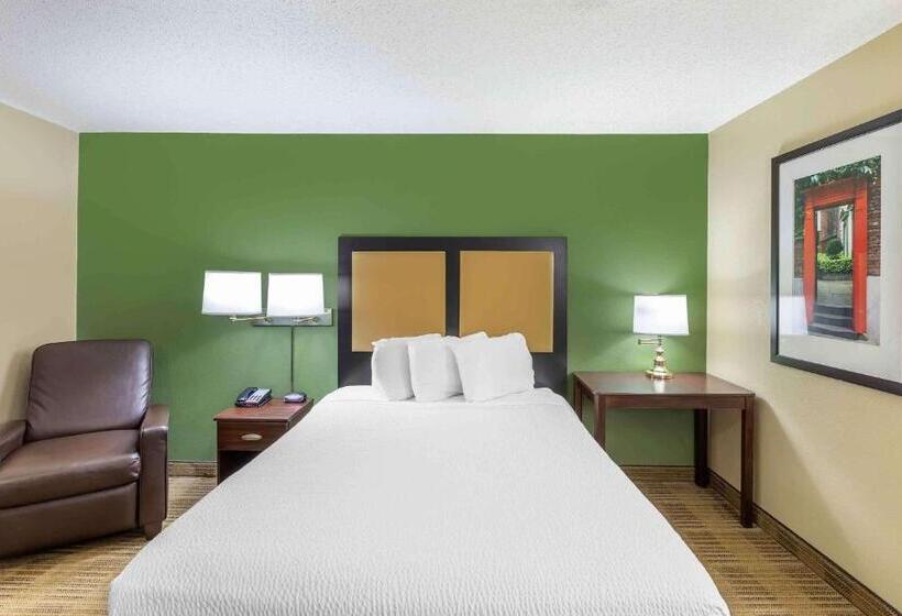 Студия Стандарт, Extended Stay America Select Suites   Milwaukee   Wauwatosa
