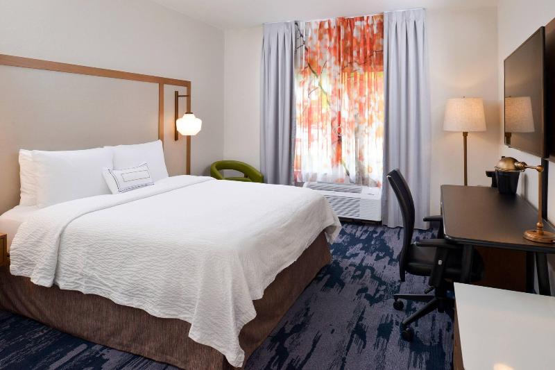 스탠다드 룸 킹사이즈 침대, Fairfield Inn Arlington Near Six Flags