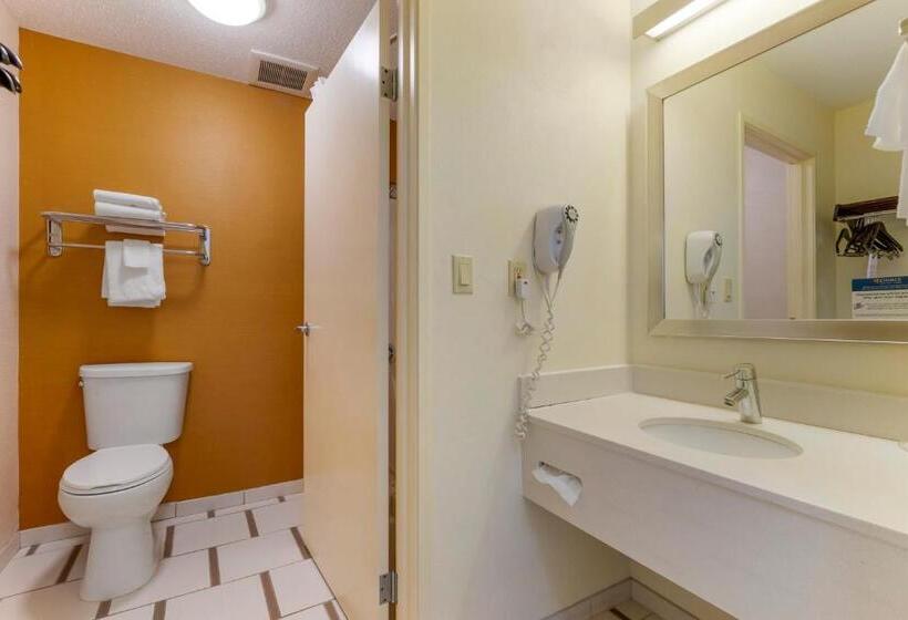 Люкс Кровать Кинг, Quality Inn & Suites Keokuk North