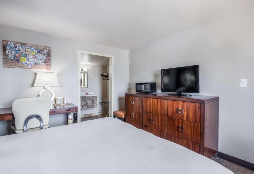 Номер Стандарт, Econo Lodge Neenah