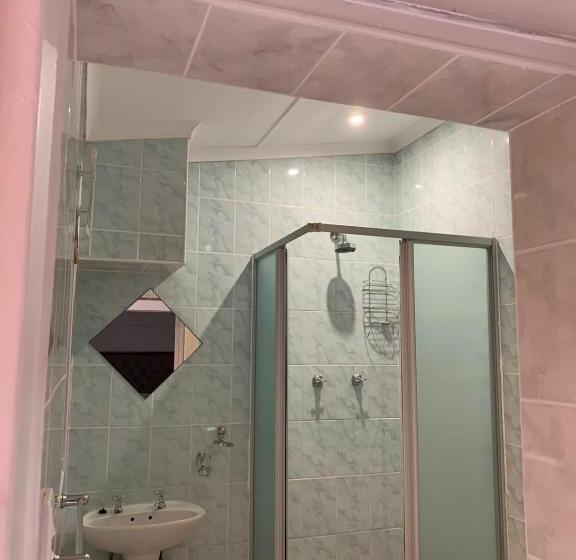 Семейный Номер, Kwazi Guest House