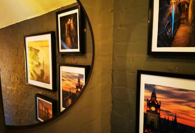 اتاق استاندارد, The Balerno Inn
