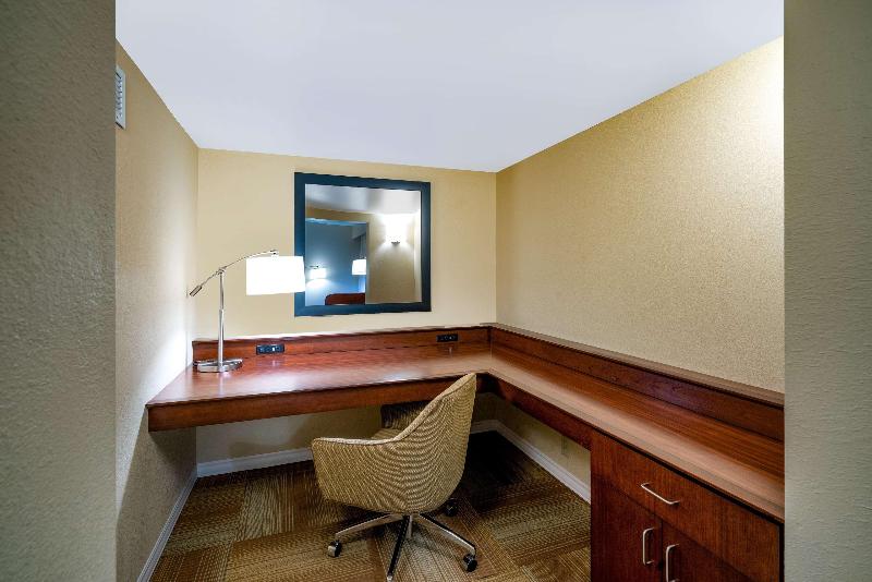 キングサイドベッドのスタンダードワンルーム, Hampton Inn Lafayette