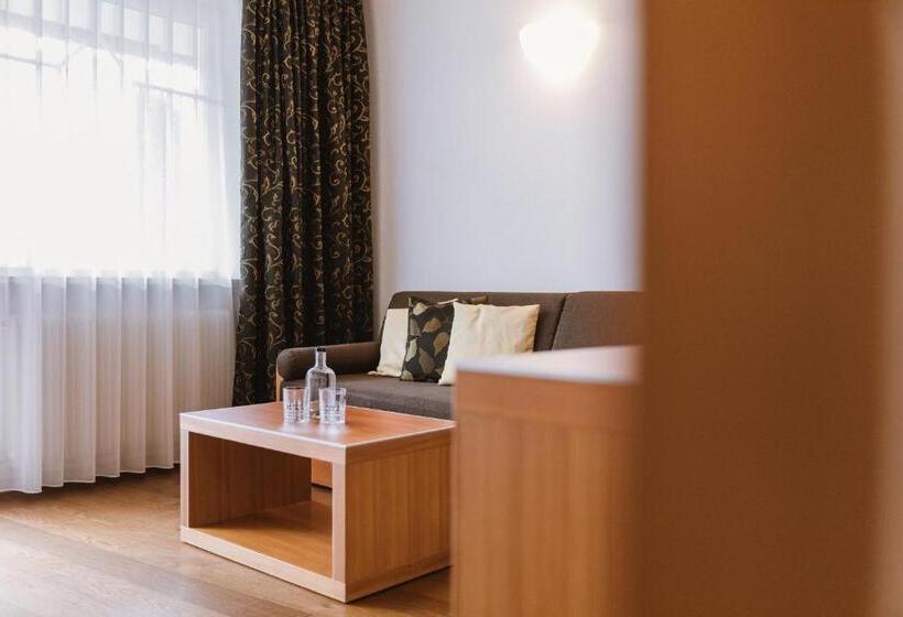 可观山景的小型套房, Lindenhof Pure Luxury & Spa Dolcevita Resort