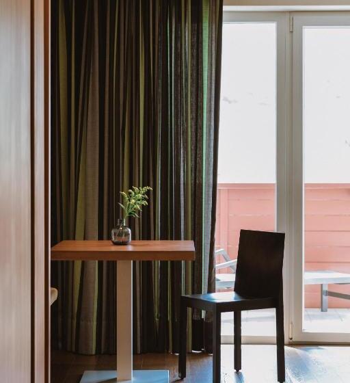 可观山景的小型套房, Lindenhof Pure Luxury & Spa Dolcevita Resort