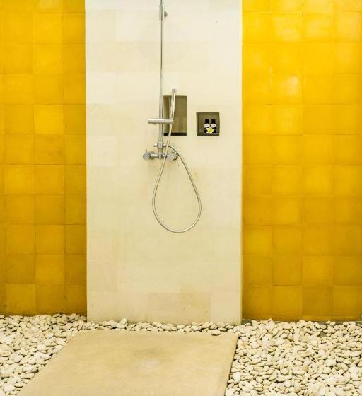 اتاق استاندارد با چشم‌انداز استخر, The Capital Hotel And Resort Seminyak