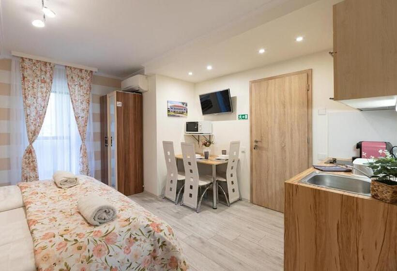 标准工作室, Balaton Fantasy Villa