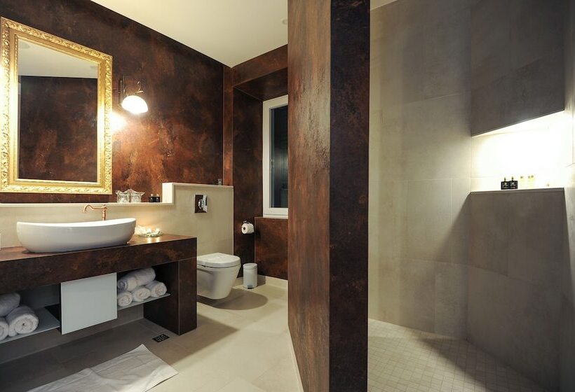バルコニー付きデラックスルーム, Silver & Gold Luxury Rooms