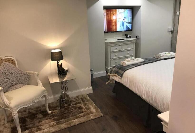 إستوديو ديلوكس, Old Thatch Bambers Green