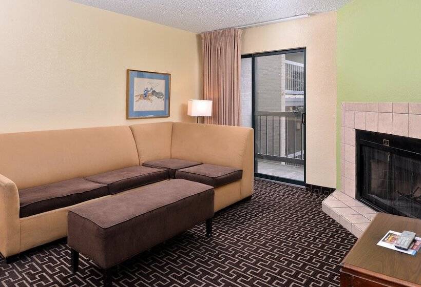 Люкс 2 Спальни, Americas Best Value Inn & Suites Extended Stay Tulsa