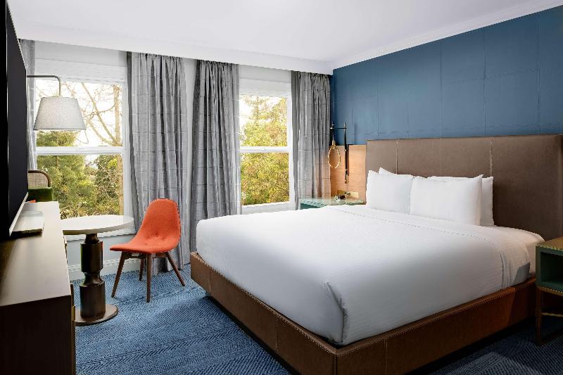 주니어 스위트 킹사이즈 침대, Hayes Mansion San Jose, Curio Collection By Hilton