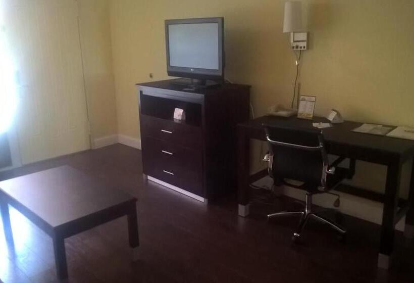 전망 스위트, Days Inn & Suites By Wyndham Port Richey