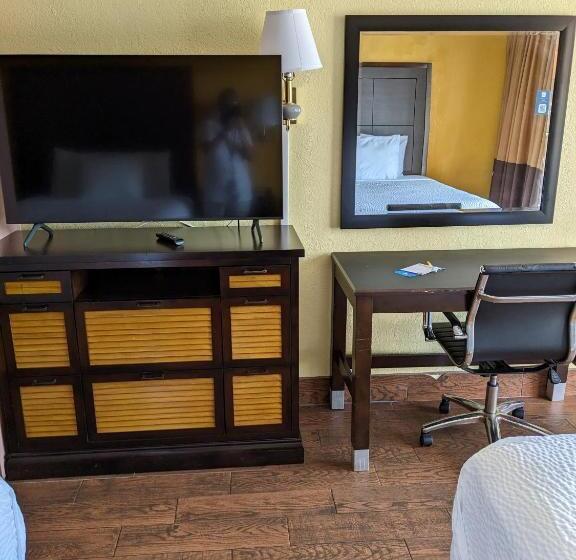 디럭스 룸, Days Inn & Suites By Wyndham Port Richey