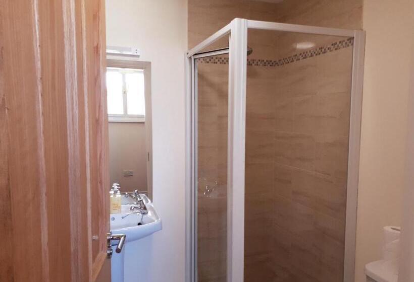 Семейный Номер, Bank House Guesthouse