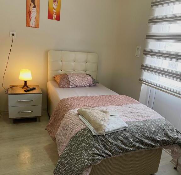 标准单人间, Teki̇nler Otel