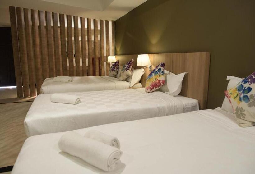 اتاق لوکس خانوادگی, Mornington Hotel Waterfront Lumut