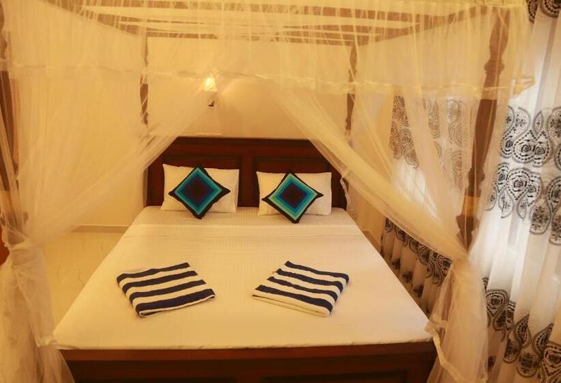 اتاق اکونومی, Mama S Palace Hiriketiya