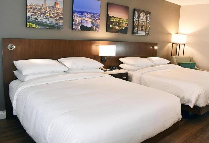 残疾人使用的带特大床的标准间, Delta Hotels By Marriott Indianapolis East