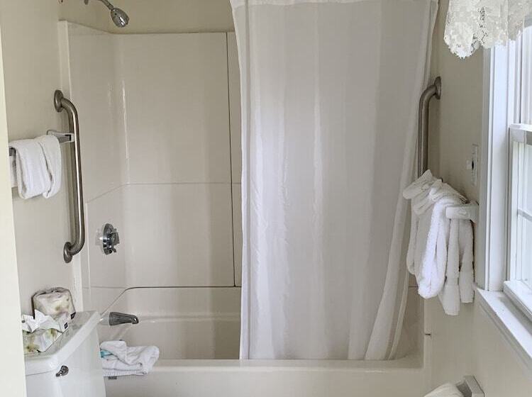 Номер Стандарт, Lighthouse Inn Cape Cod