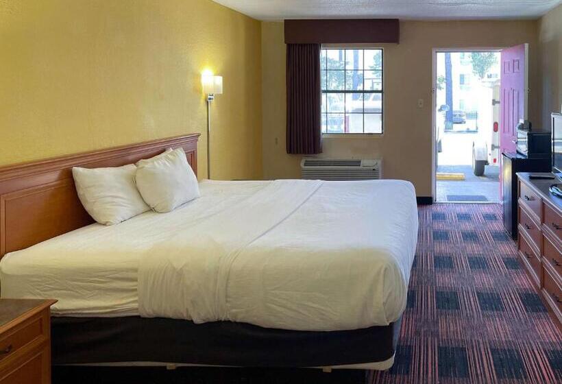 Deluxe Suite, Motel 6 Huntsville Al University Dr