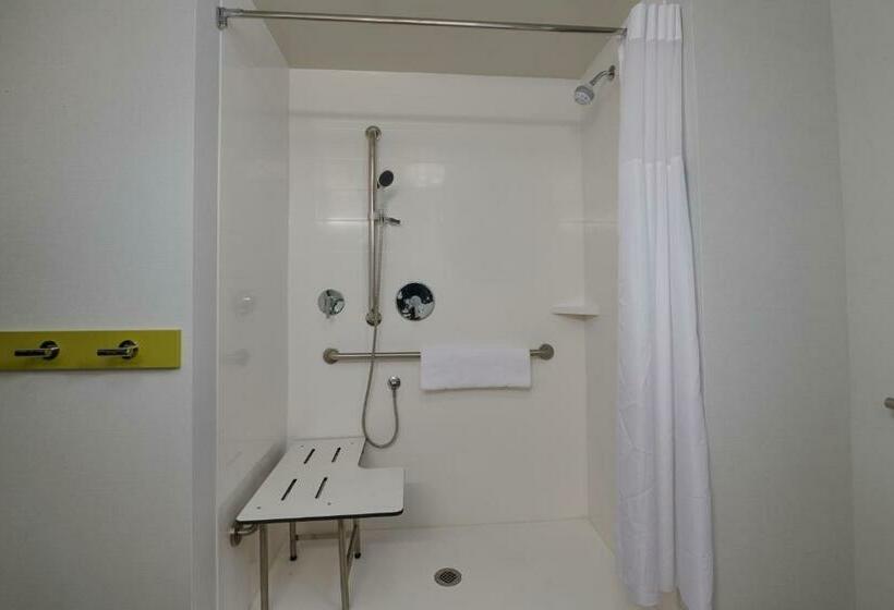 Номер Стандарт Кровать Кинг Адаптированный для Инвалидов, Hampton Inn Sherwood Portland