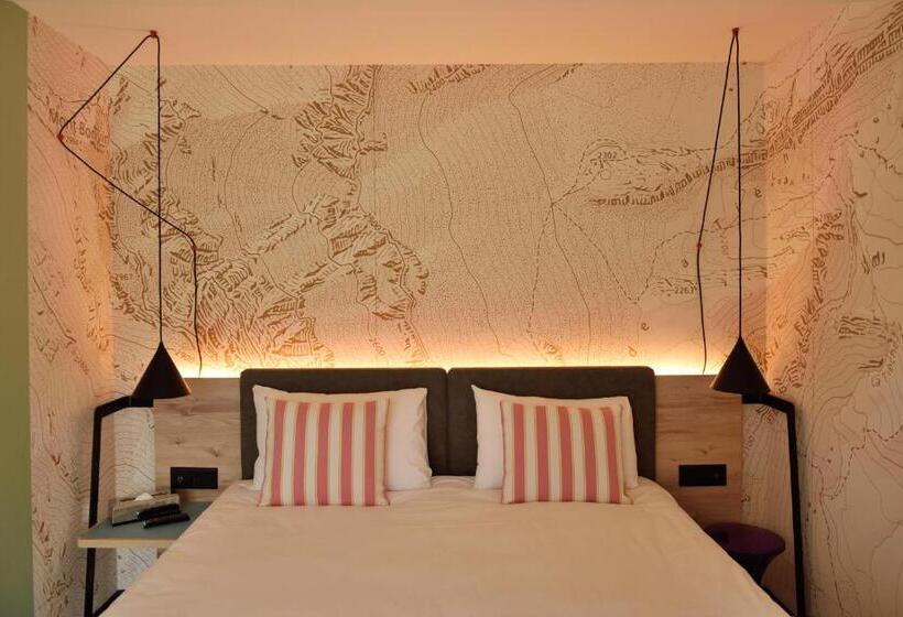 带阳台的高级房间, Nonanteneuf Appart Hôtel Sierre   Self Check In