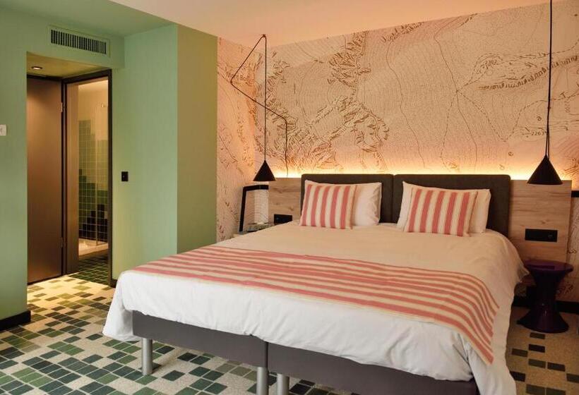 带阳台的高级房间, Nonanteneuf Appart Hôtel Sierre   Self Check In