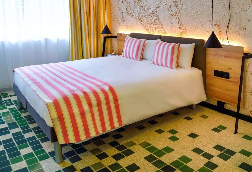 带阳台的高级房间, Nonanteneuf Appart Hôtel Sierre   Self Check In