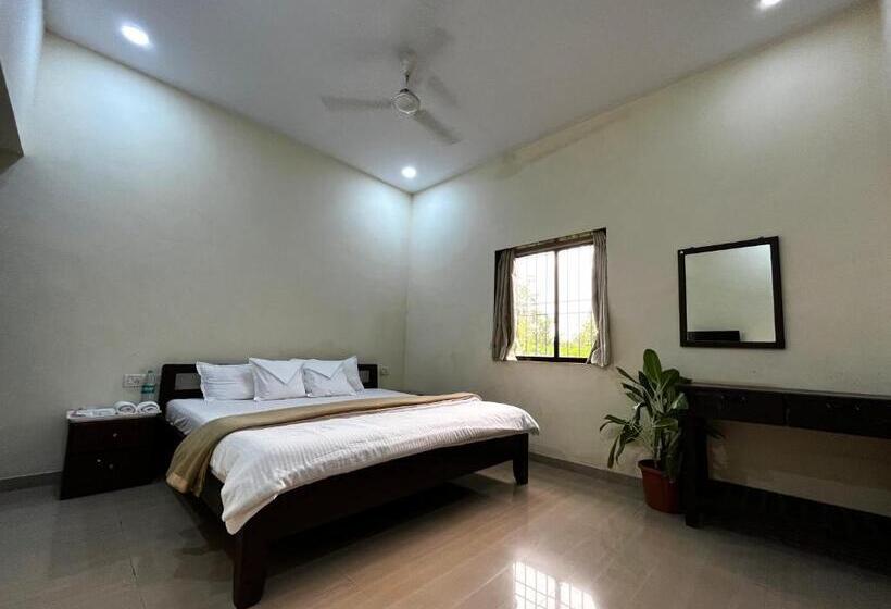 Номер Стандарт, Surve Natures Resort   Chiplun
