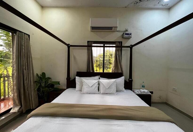 Номер Deluxe, Surve Natures Resort   Chiplun