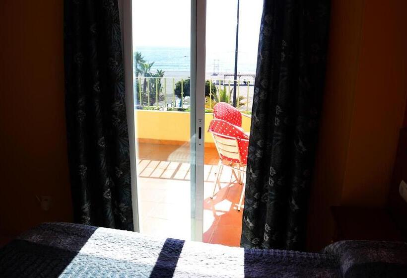Полулюкс Вид на Море, Hostal La Estacion