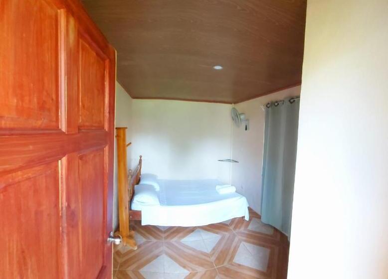 이코노미 룸, Yubarta Lodge