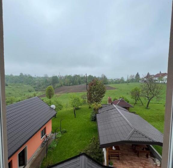 استودیوی استاندارد, Apartments And Rooms Kristina
