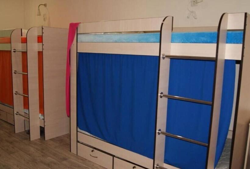 تختخواب در اتاق مشترک, Hostel Fox Hole