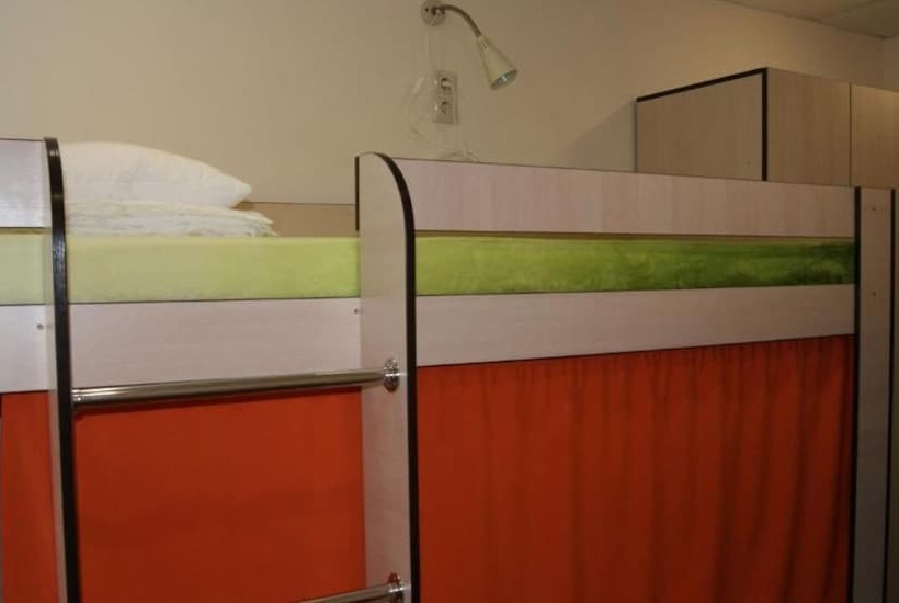 تختخواب در اتاق مشترک, Hostel Fox Hole