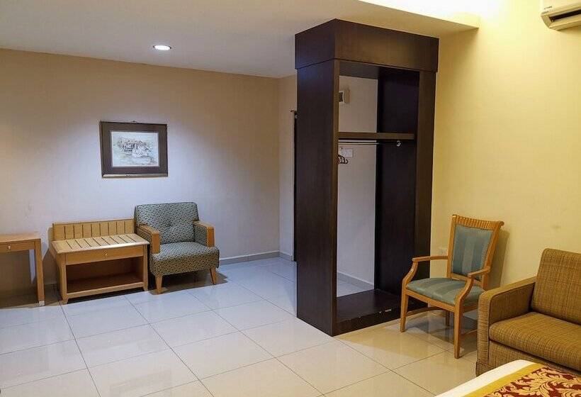 Номер Deluxe Кровать Кинг, Centre Point Tampin