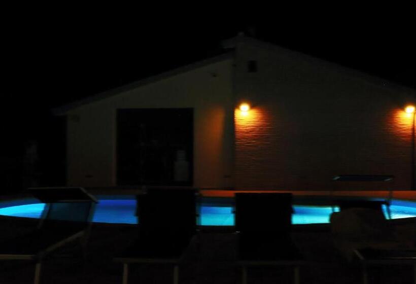 2 Bedroom Apartment With Garden, Tenuta Badia '99
