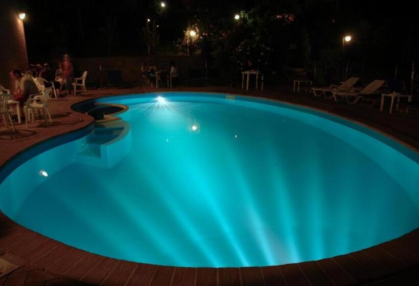2 Bedroom Apartment With Garden, Tenuta Badia '99