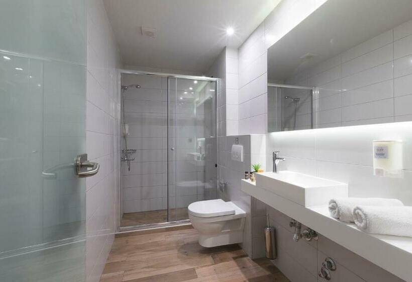 Quarto deluxe, San Panteleimon