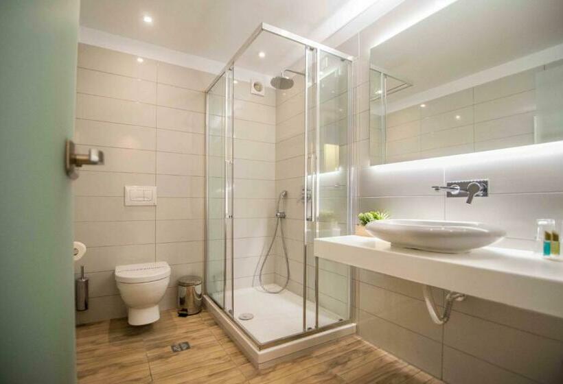 Quarto Triplo Deluxe, San Panteleimon