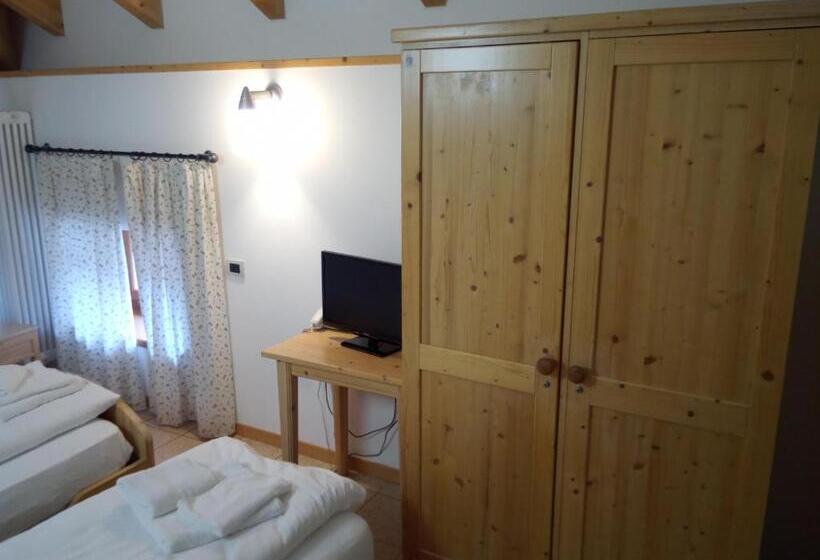 컴포트 트리플 룸, Taxus Hostel