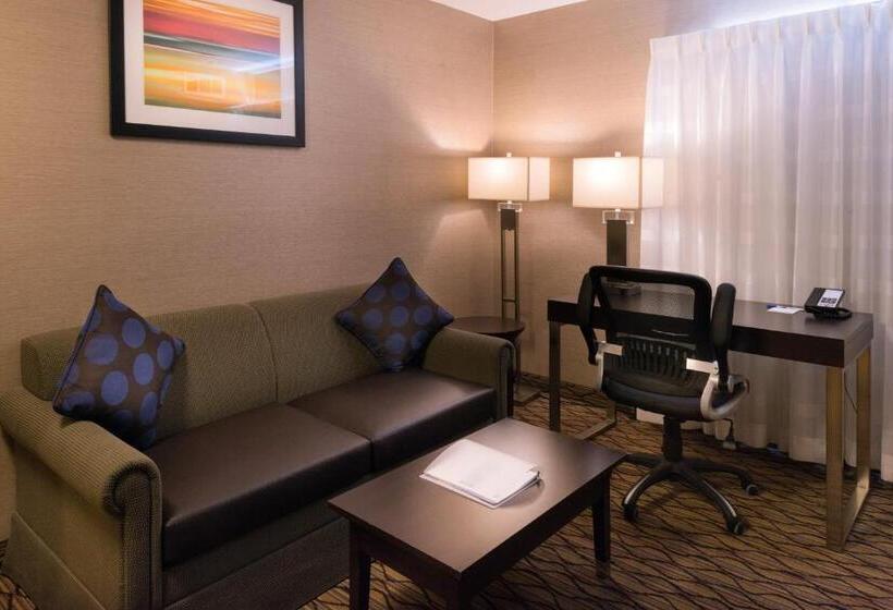Люкс Кровать Кинг, Holiday Inn Express & Suites Pasadena   Los Angeles, An Ihg