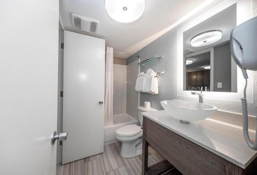 Люкс Кровать Кинг, Red Roof Inn Plus+ & Suites Naples Downtown 5th Ave S
