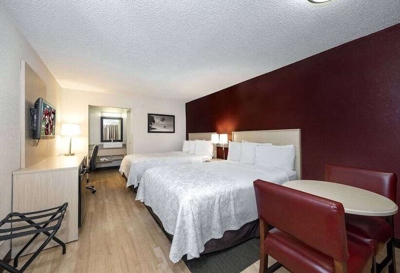 Номер Стандарт 2 Двуспальные Кровати, Red Roof Inn Plus+ & Suites Naples Downtown 5th Ave S